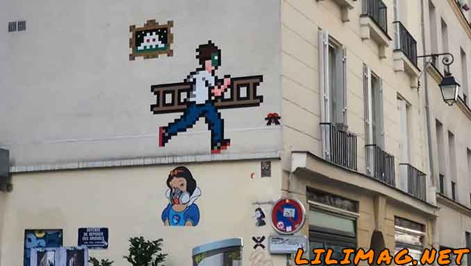 Fun things to do in Paris : CHASE SPACE INVADERS